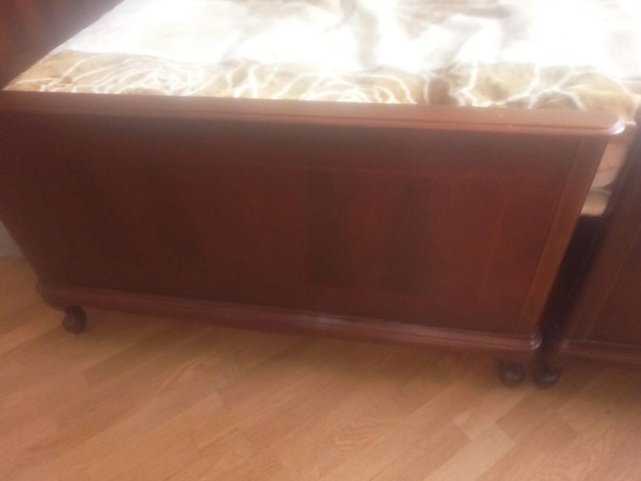 Продам две односпальные кровати, дерево