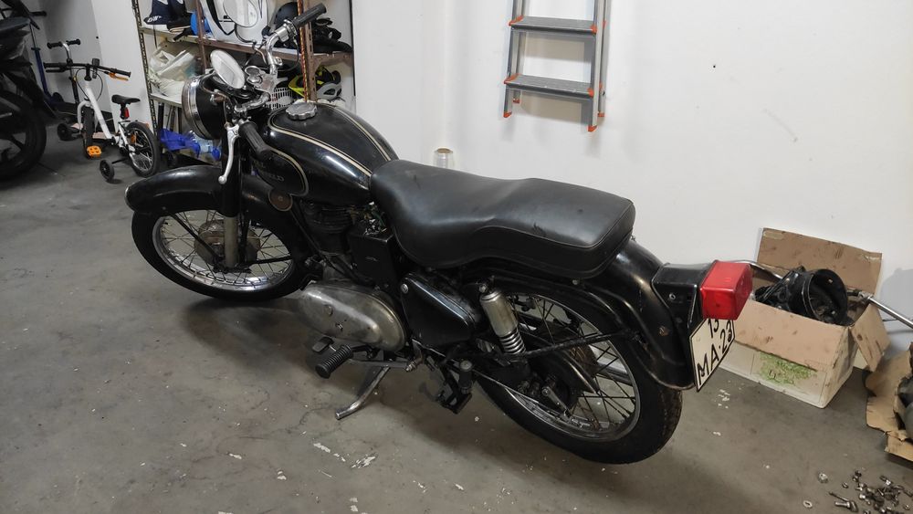 Royal Enfield bullet 350 classic