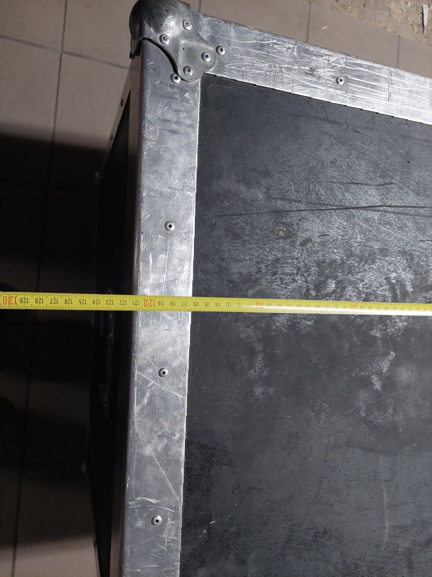 Skrzynie transportowe Case