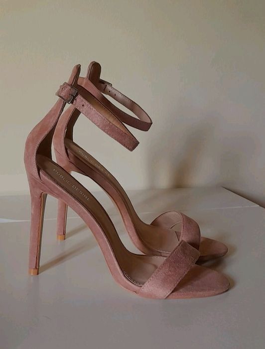 sapatos de salto alto novos n°38