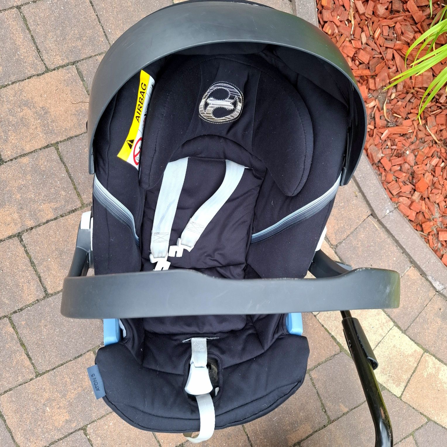 Fotelik samochodowy Cybex Aton 5 z bazą  isofix
