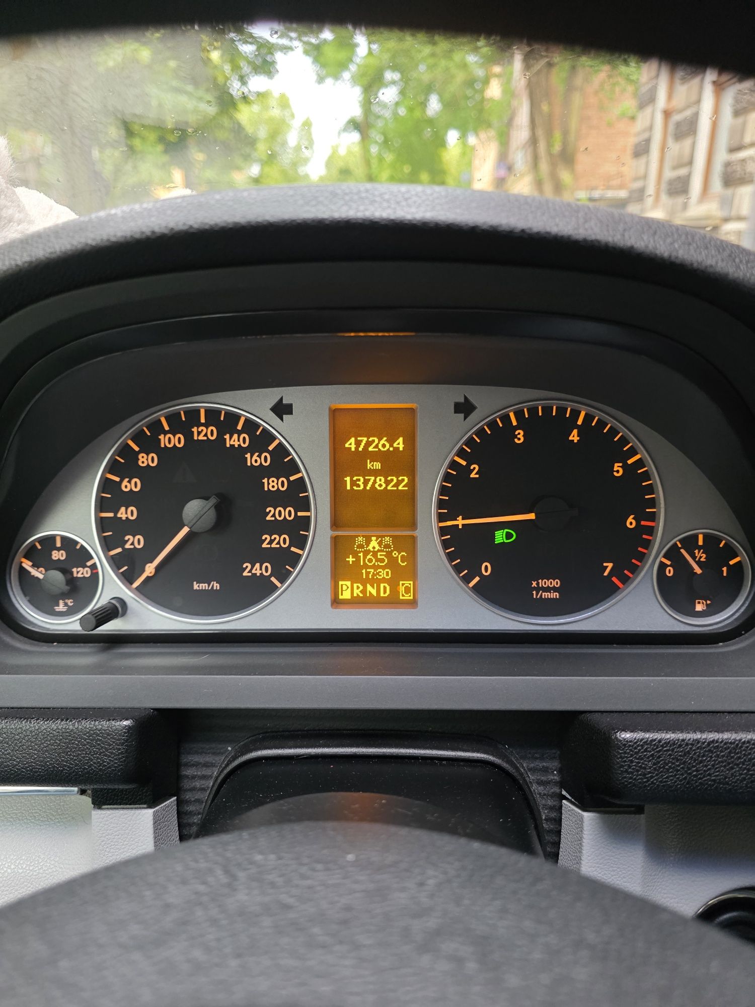 Samochod  Mercedesa  B