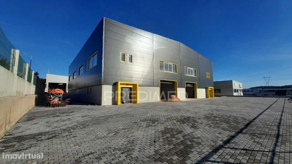 Vender armazém c/ logradouro Loures MARL proximo Aeroporto