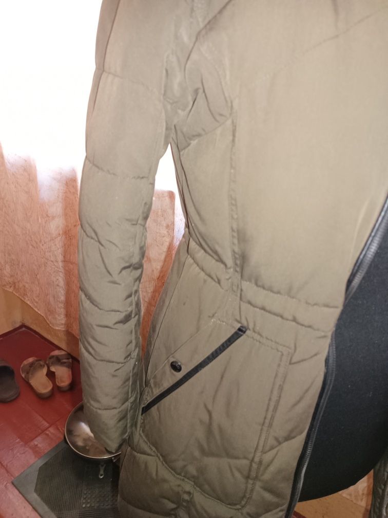 Продам пальто guess размер s в хорошем состоянии.