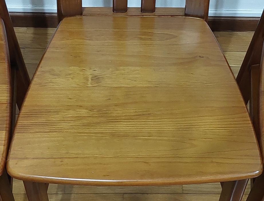 Conjunto de 4 cadeiras em madeira maciça COMO NOVAS