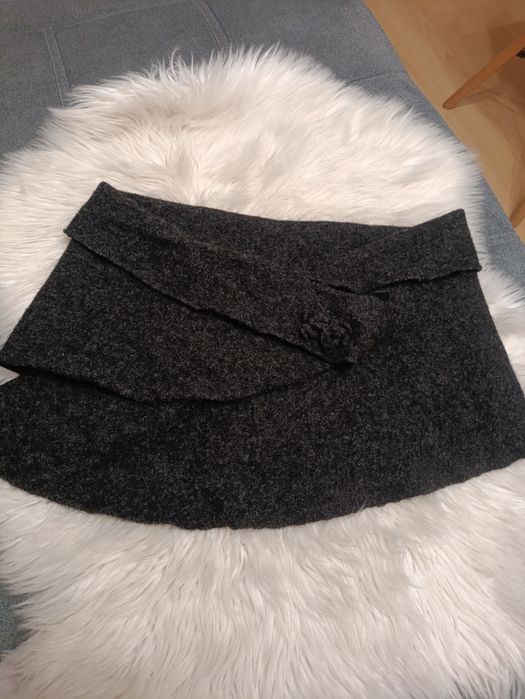 Komin szal na szyję ramiona czarny grafitowy przypomina wełnę