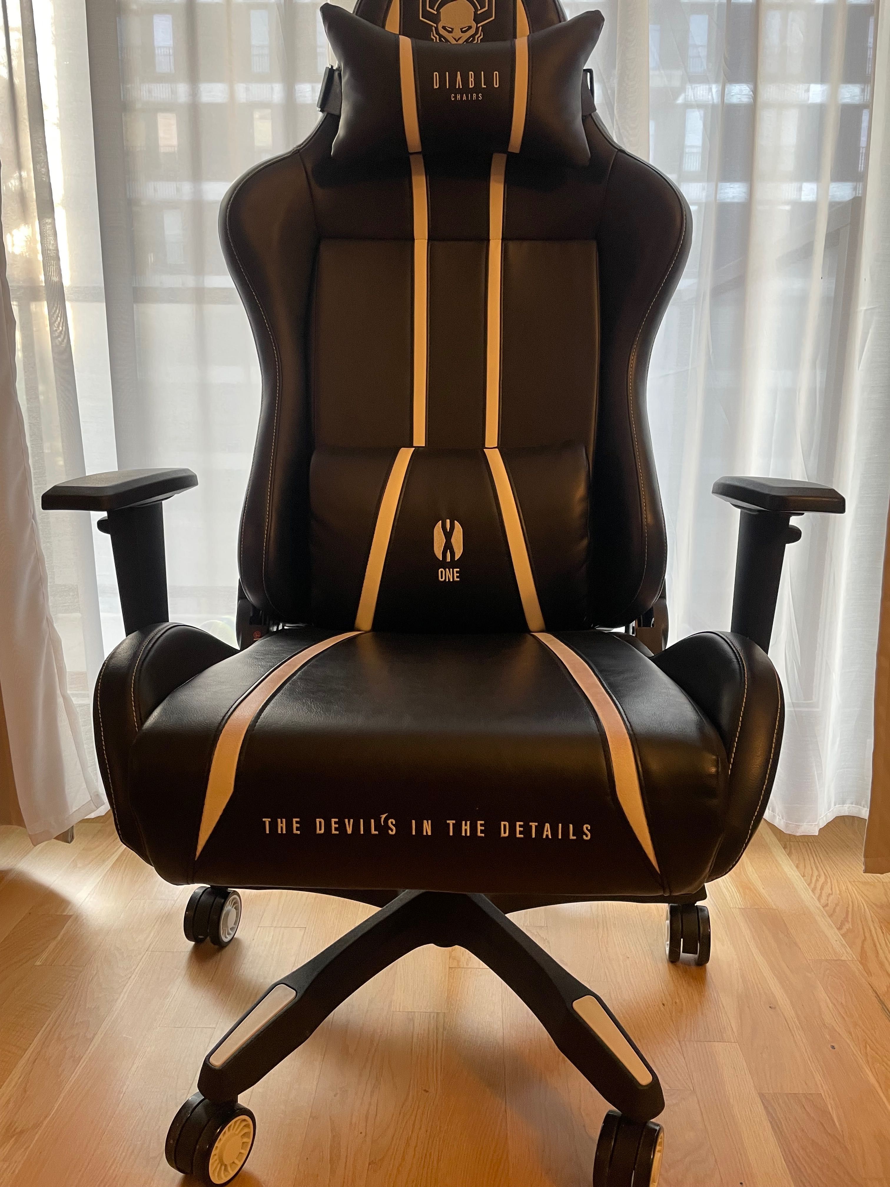 Fotel Diablo X-One 2.0 King Size, czarno-biały