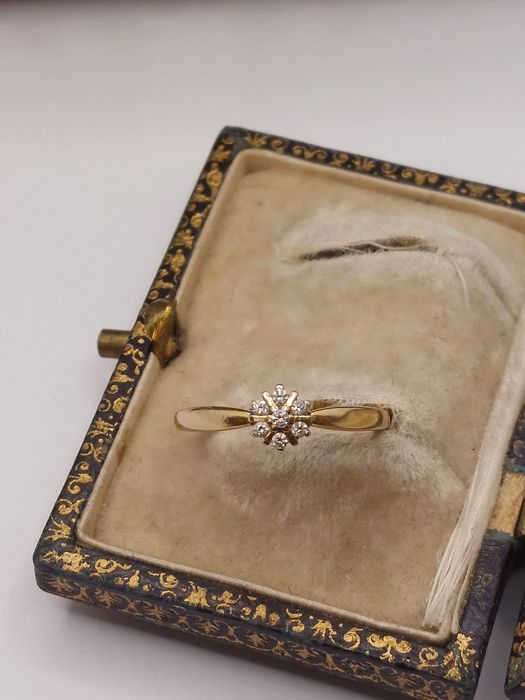 Złoty pierścionek 9k diamenty brylanty kwiatek vintage rozmiar 11