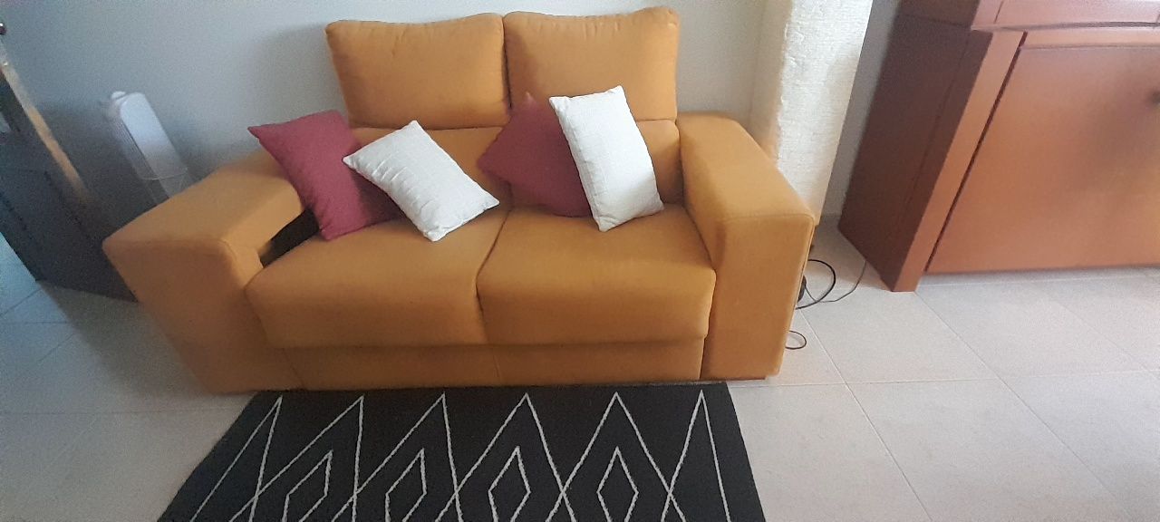 SOFÁ 2 lugares côr mostarda