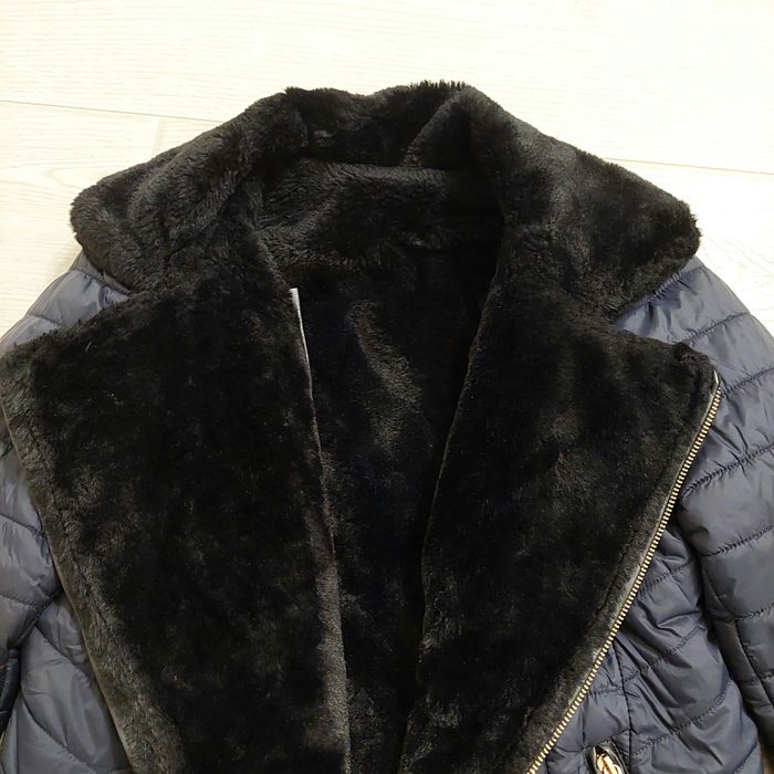 Жіночі зимова куртка двухстороння Guess косуха авіатор