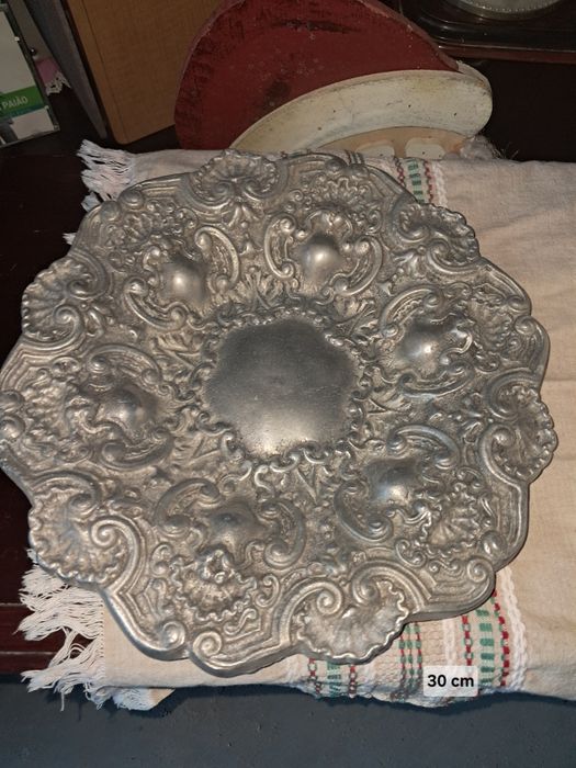 Prato decorativo em estanho