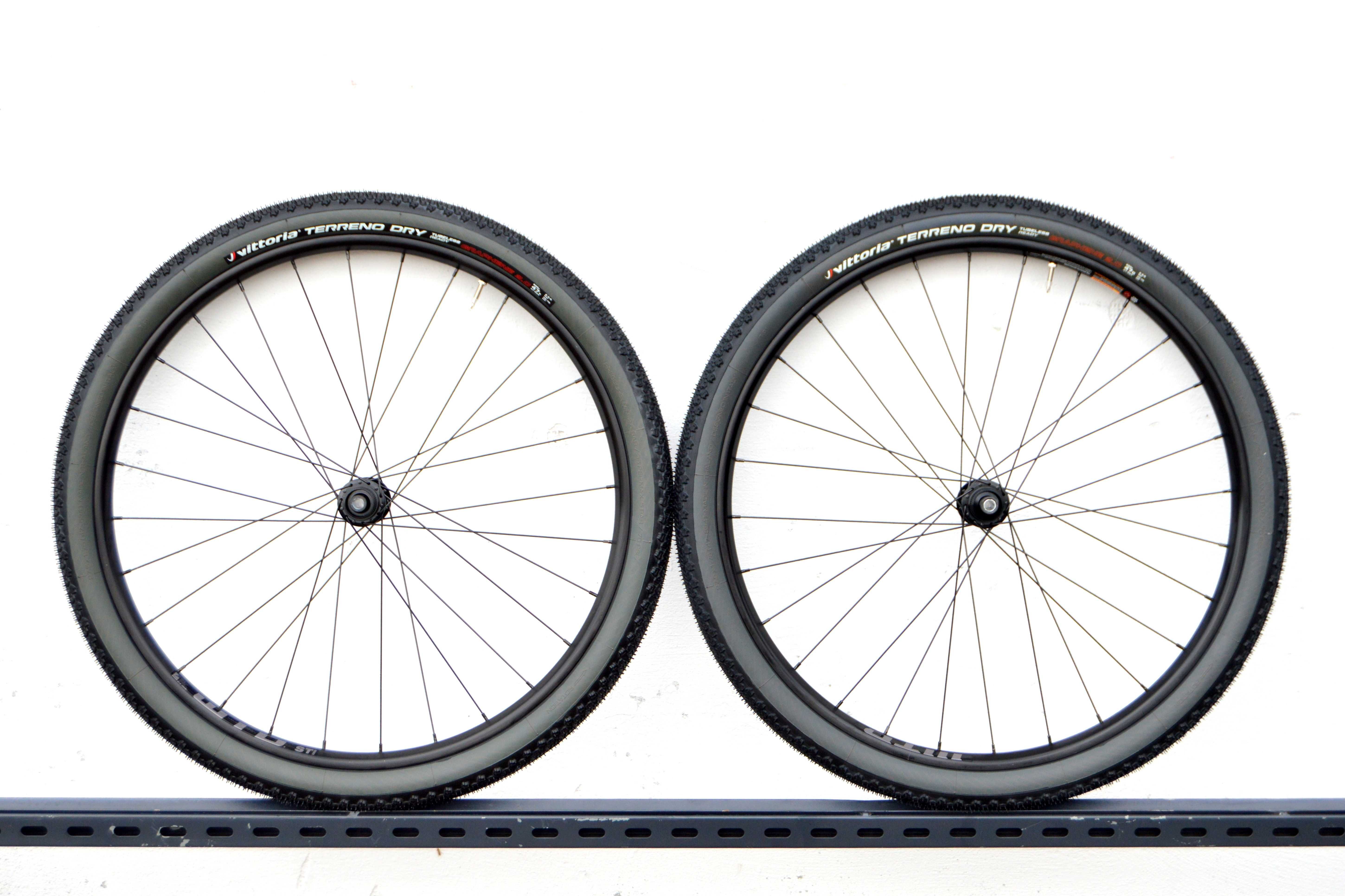 2szt komplet z dętkami Nowe opony do gravela 47c Vittoria 650b 27,5