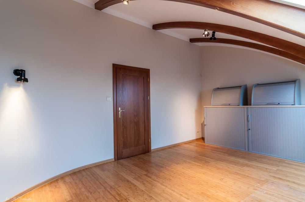 Bezrzecze, 1-poziom., 2 piętro 156m2 + 2 x m.postoj. w hali garażowej