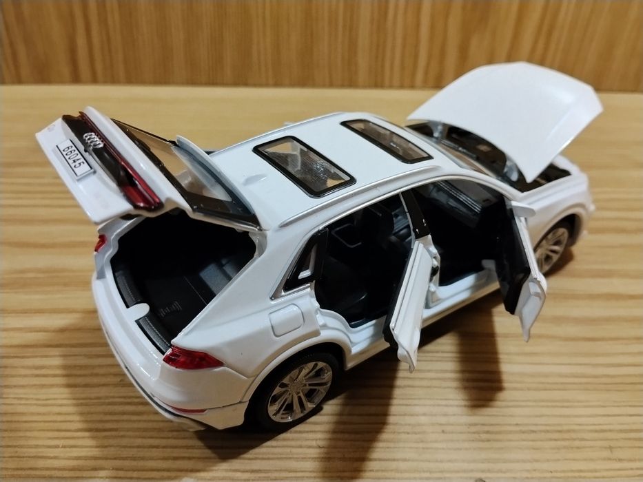 Модель Audi q8 1:32 Автопром металл свет звук инерция Ауди  машинки