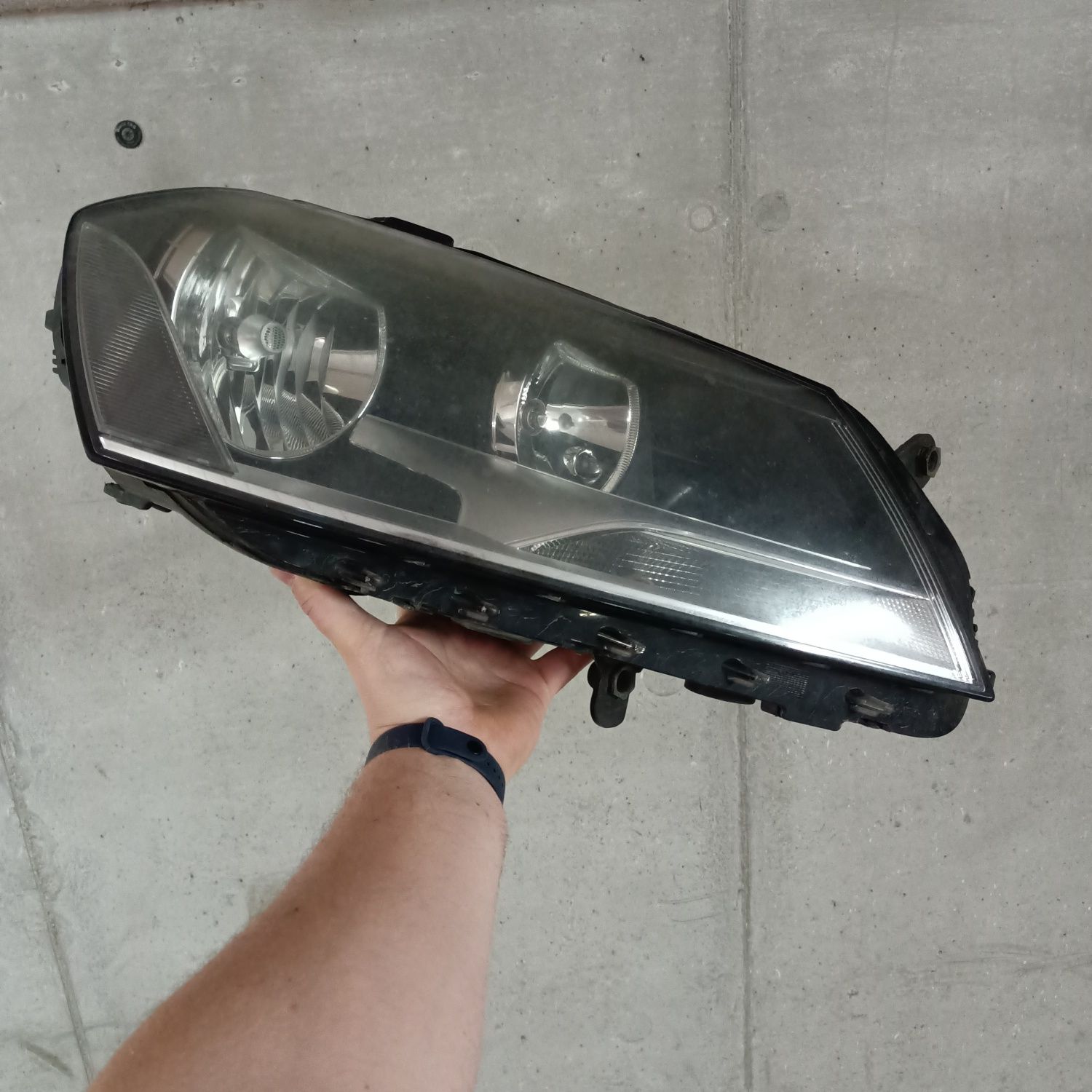 Lampa Passat B7 przed lift prawa Anglik