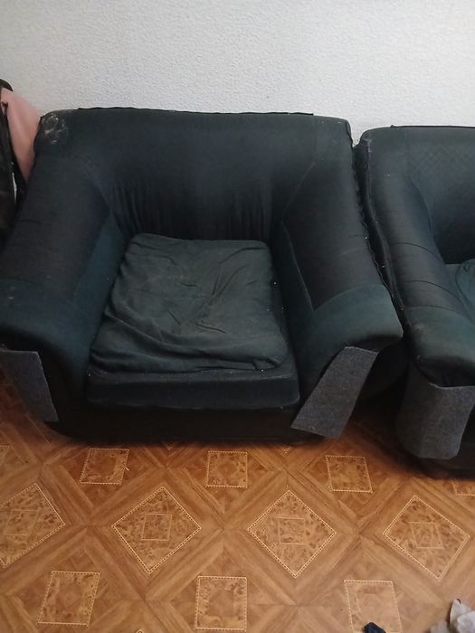 Продаю мягкую мебель  два кресла и диван