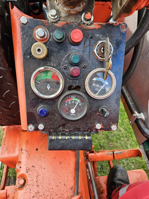 Ładowarka Nuffield350 z Wspomaganiem Kierownicy