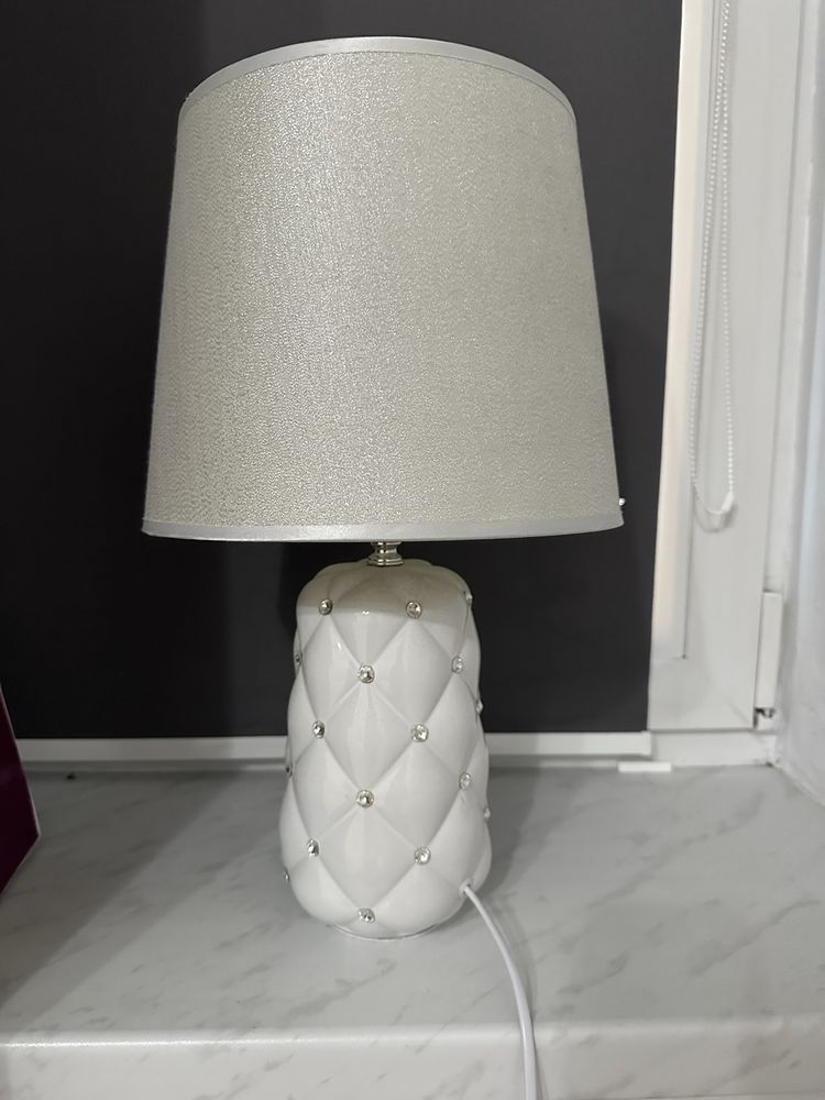 Lampka nocna biala