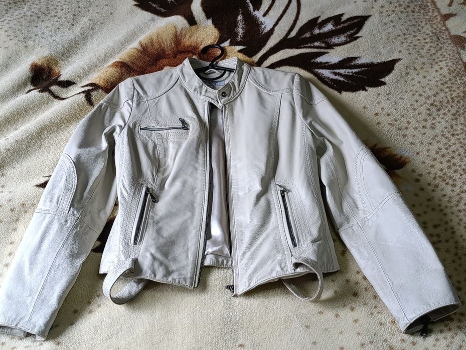 Кожаная женская куртка демисезон, цвет бежевый