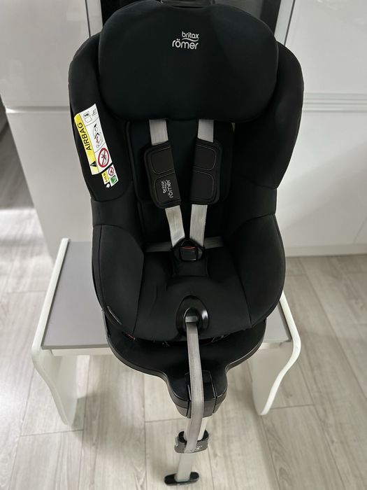 Fotelik samochodowy Britax Römer DUALFIX M i-SIZE.
