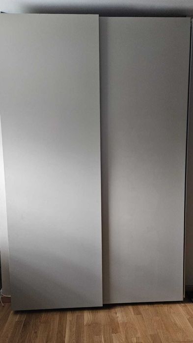 Szafa przesuwna wolnostojąca
