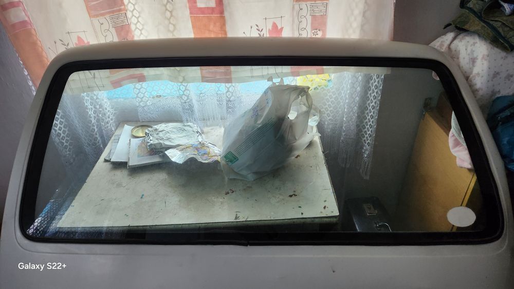 Заднє скло ляди  Volkswagen Вольцваген Т4