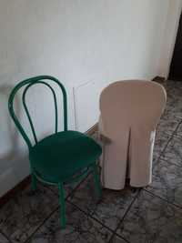Krzesła z pokrowcami