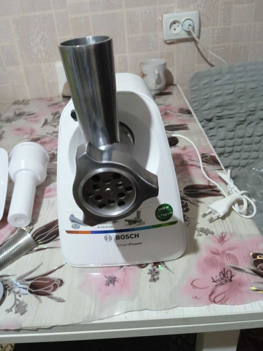 Электро  мясорубка  BOSCH   с  соковыжималкой