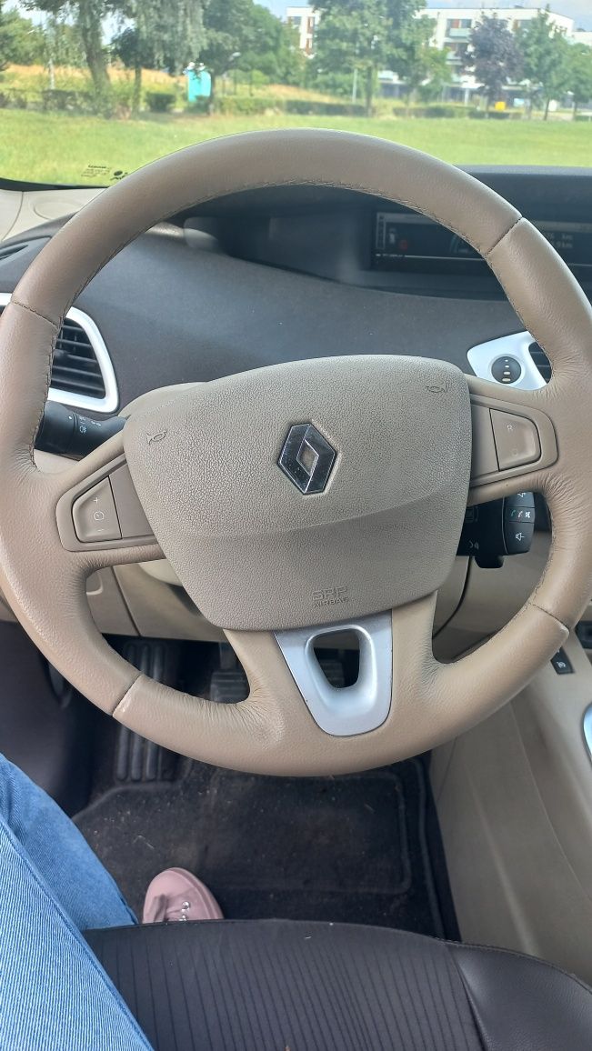 Renault Scenic III uszkodzony