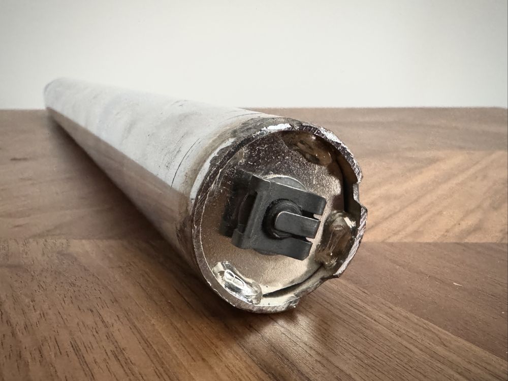 Podstawa i podnośnik pneumatyczny hokera Belise 110 (do naprawy)