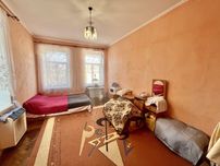 Продається 2-кімнатна квартира в самому центрі міста. Чортків