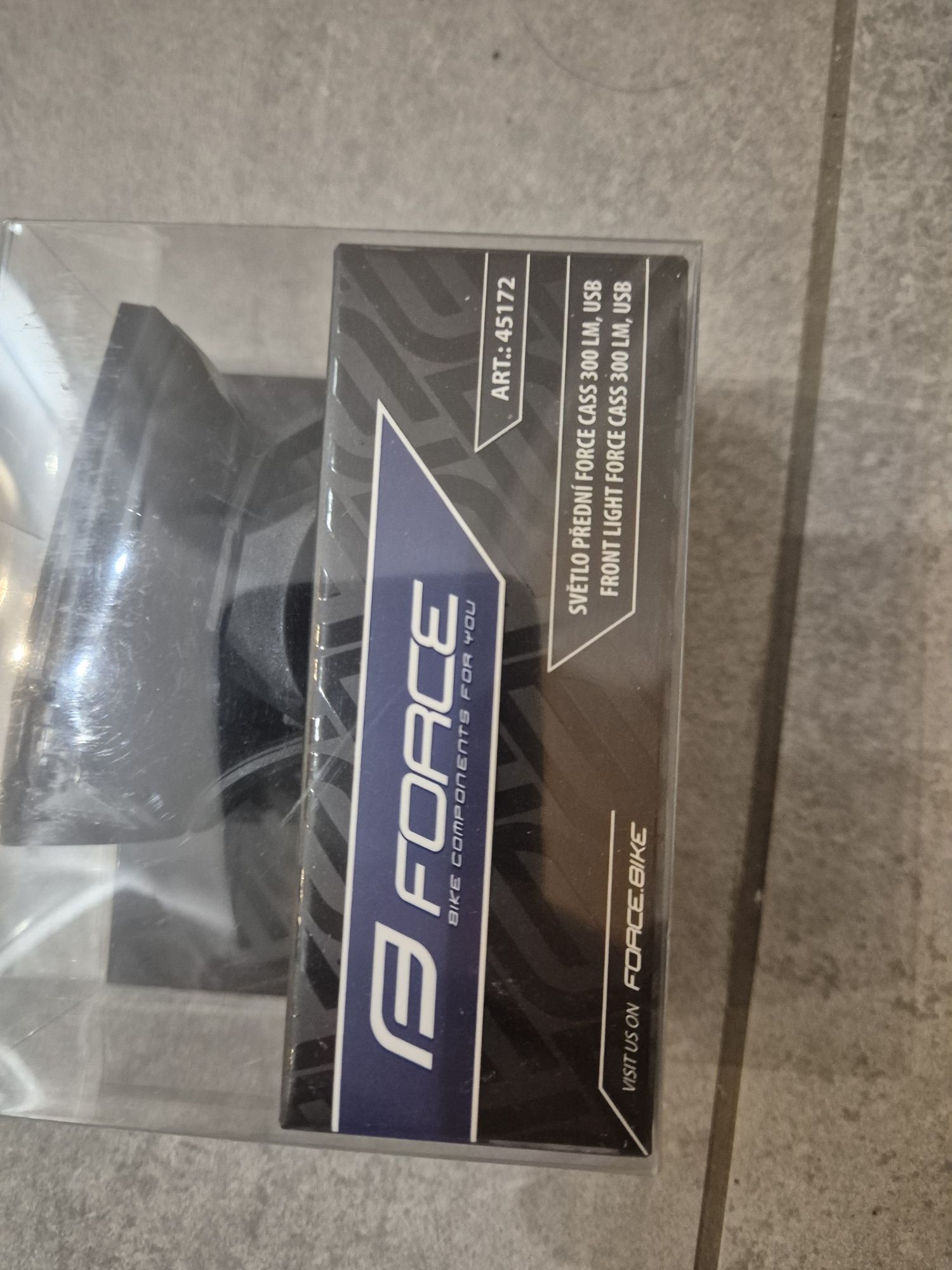 Lampka przednia FORCE CASS 300LM, USB, czarna