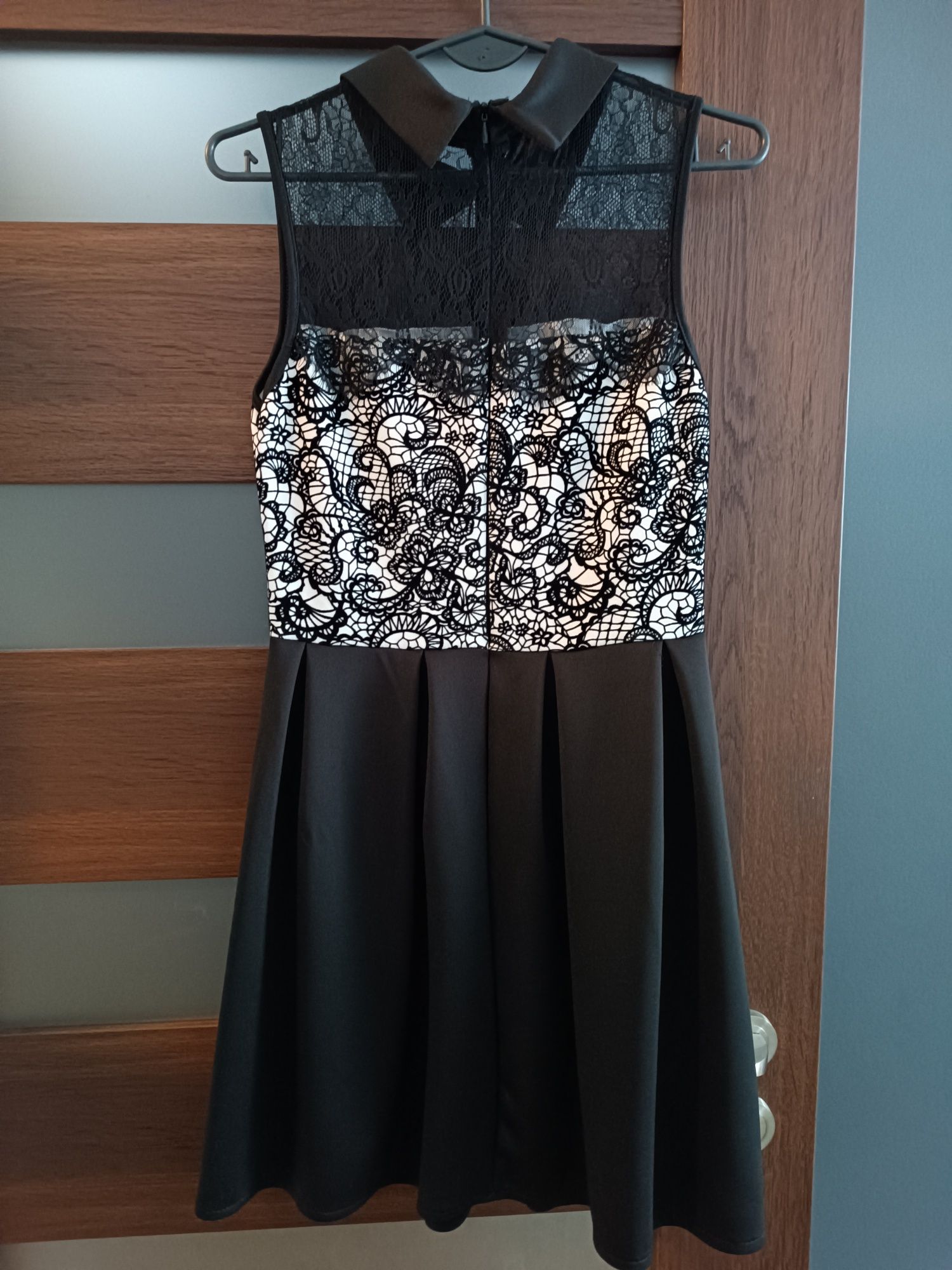 Sukienka koktajlowa czarna z koronką kołnierzyk S