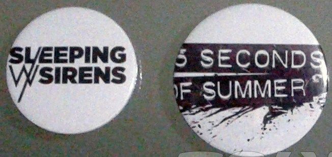 Crachás para identificação ou decorativos