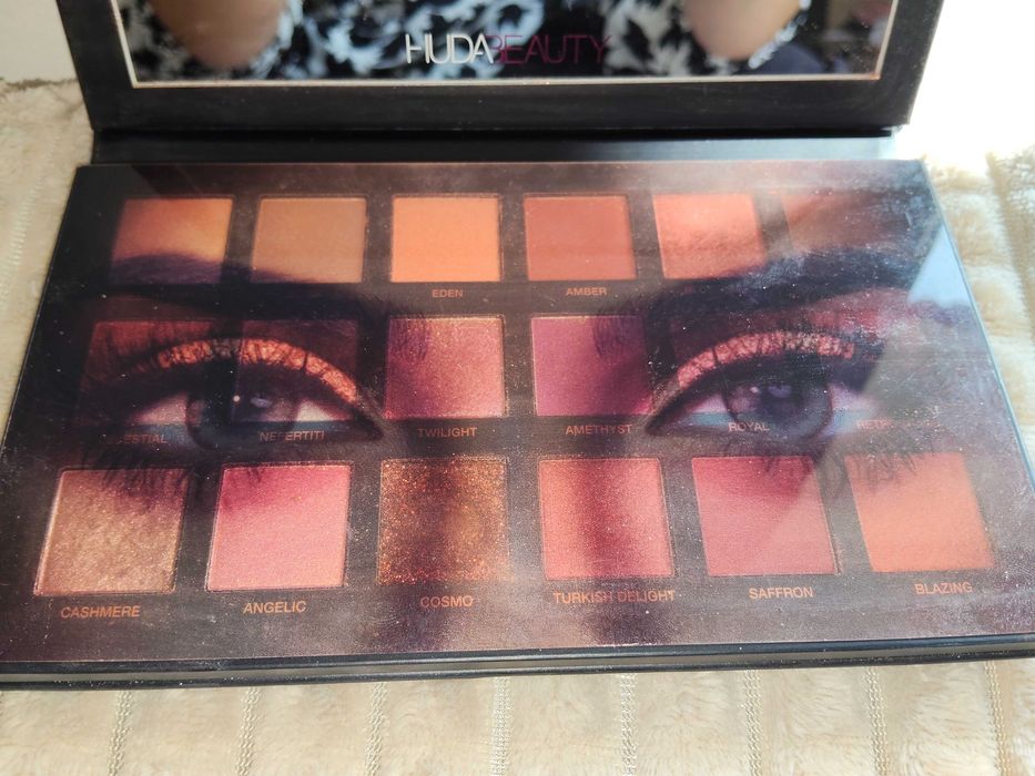 Huda beauty paleta de sombras/ palette fard à paupières