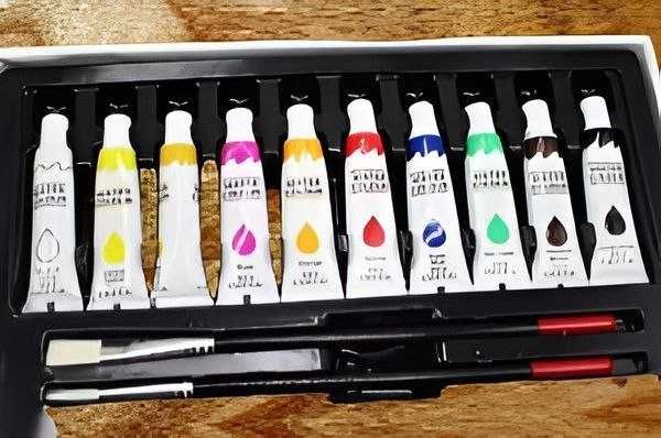 Набор  68 предметов карандаши маркеры краски в чемодане