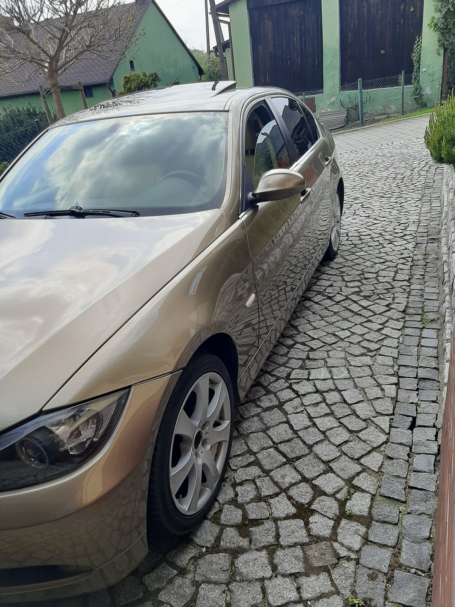 BMW E90 2.5 benzyna 218KM rok produkcji 2006 przebieg 211tys