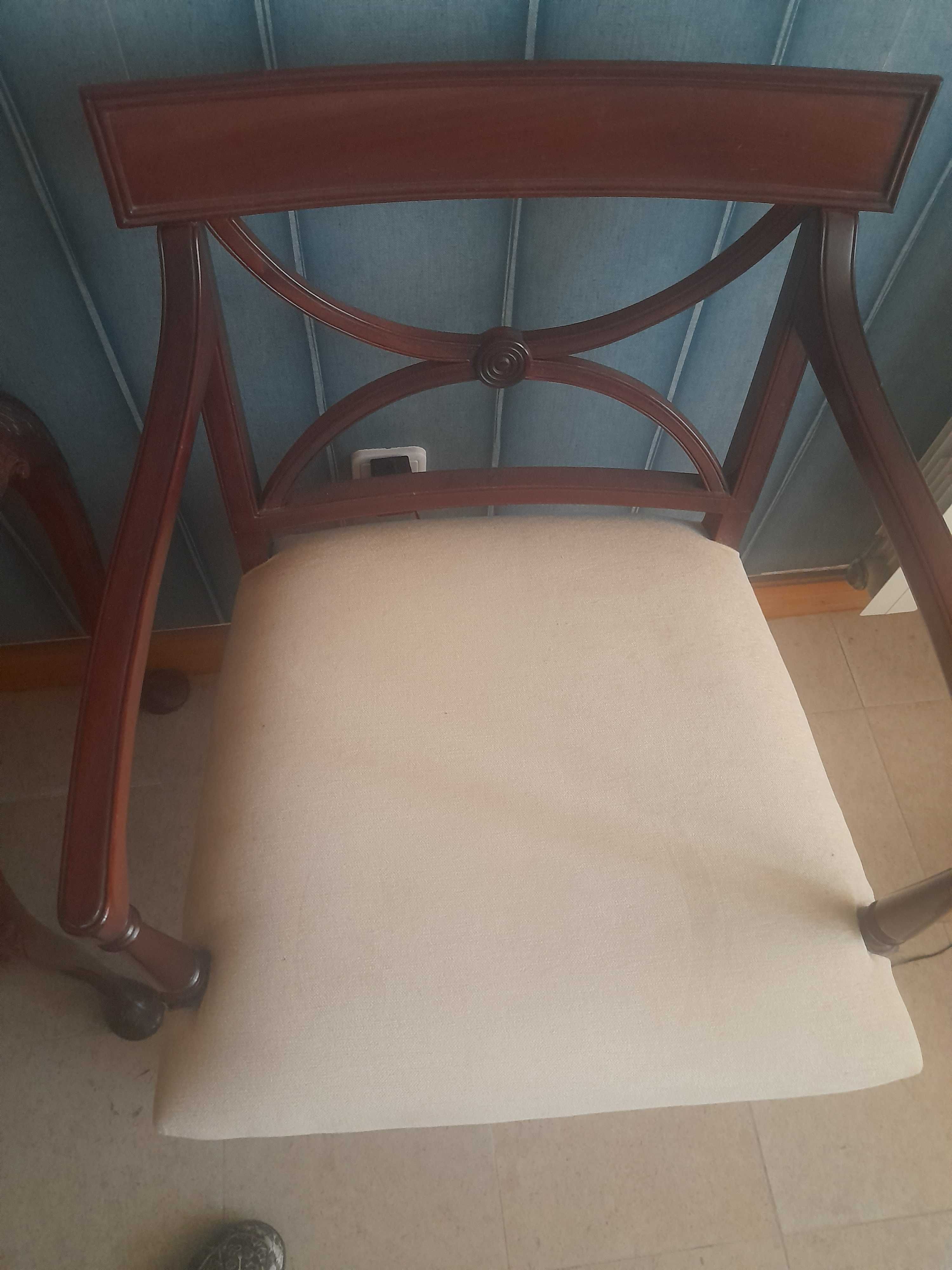 mesa de Jantar e cadeiras Caires