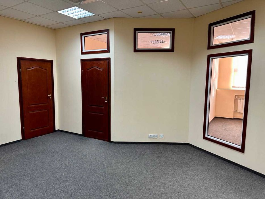 Аренда офиса в БЦ, 12 кабинетов, 250 м.кв., генератор, Подол