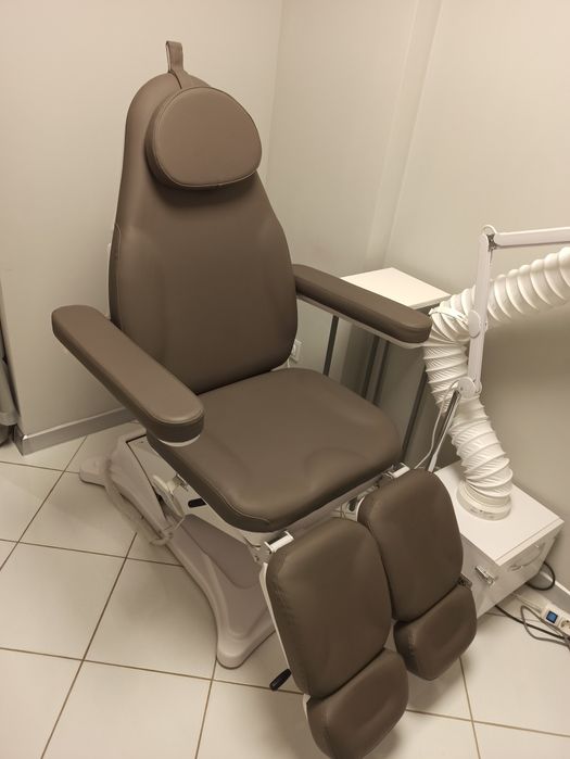 Крісло педикюрне , кушетка косметологічна Modena електричне