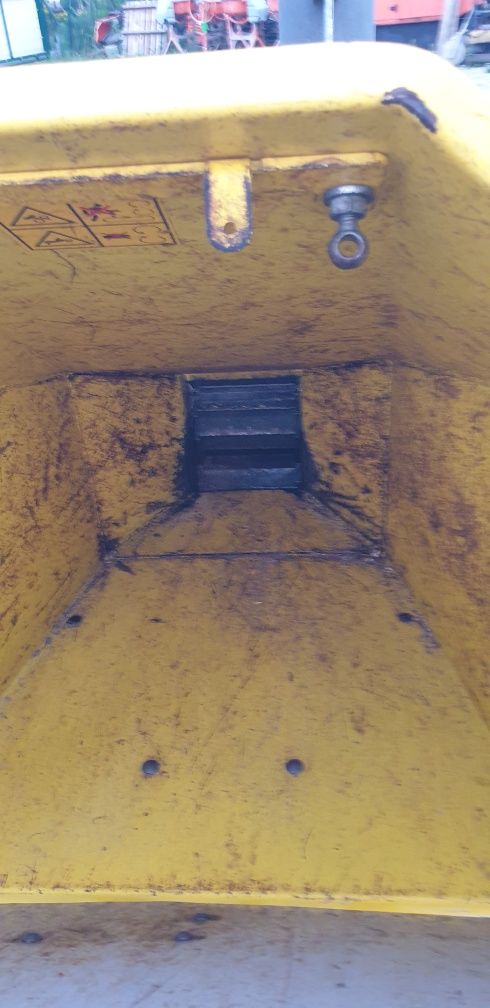 Rozdrabniacz do gałęzi frezarka mulczer hydrauliczny napęd