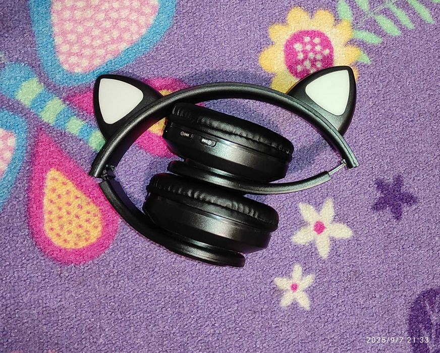 Bezprzewodowe słuchawki nauszne z podświetleniem