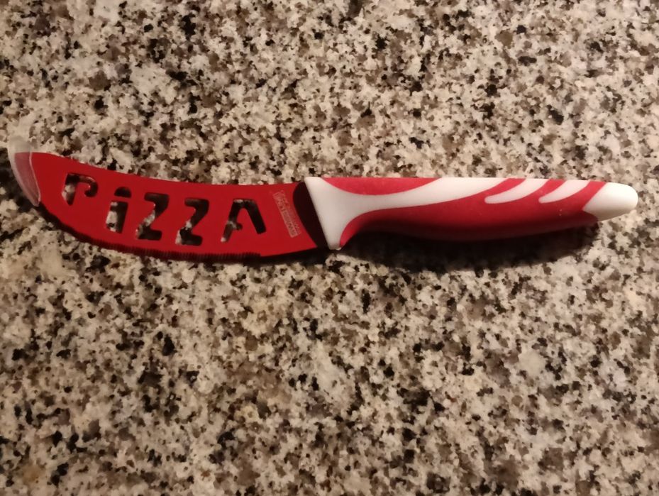 Faca para pizza em cerâmica Suiça