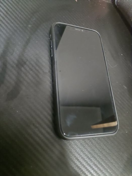 iPhone 11 64GB semi novo