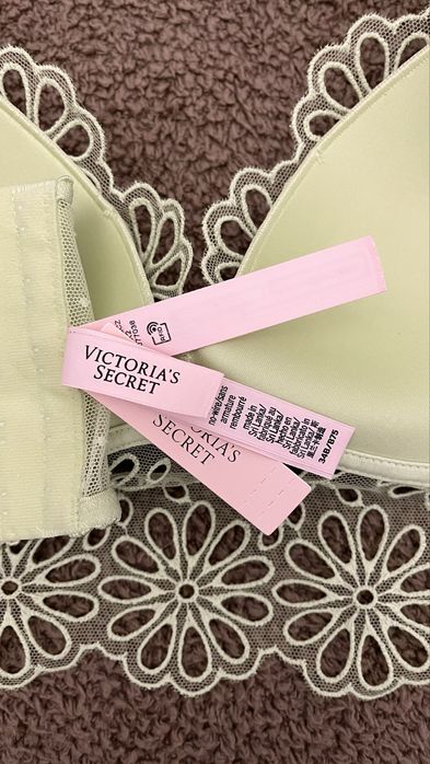 Сексуальний Daisy Eyelet Wireless Push-Up Bra Top від VS