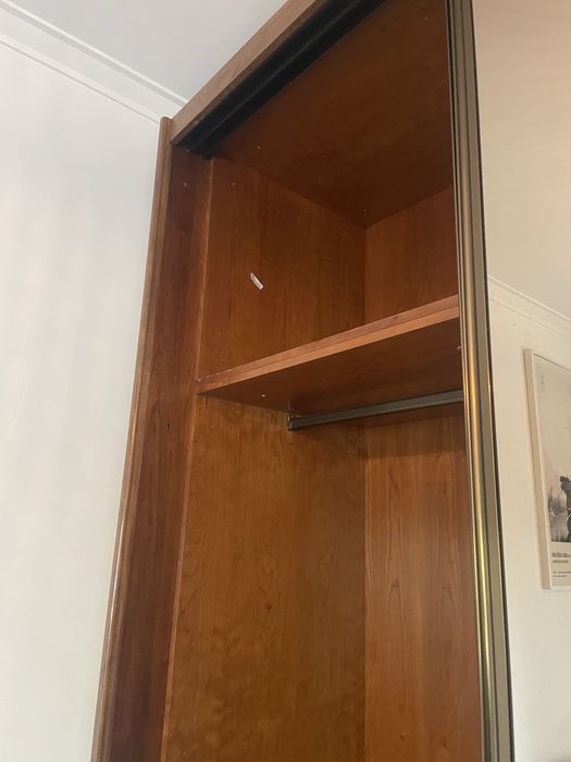 Roupeiro de quarto em madeira maciça