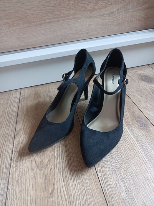 Czarne szpilki Graceland