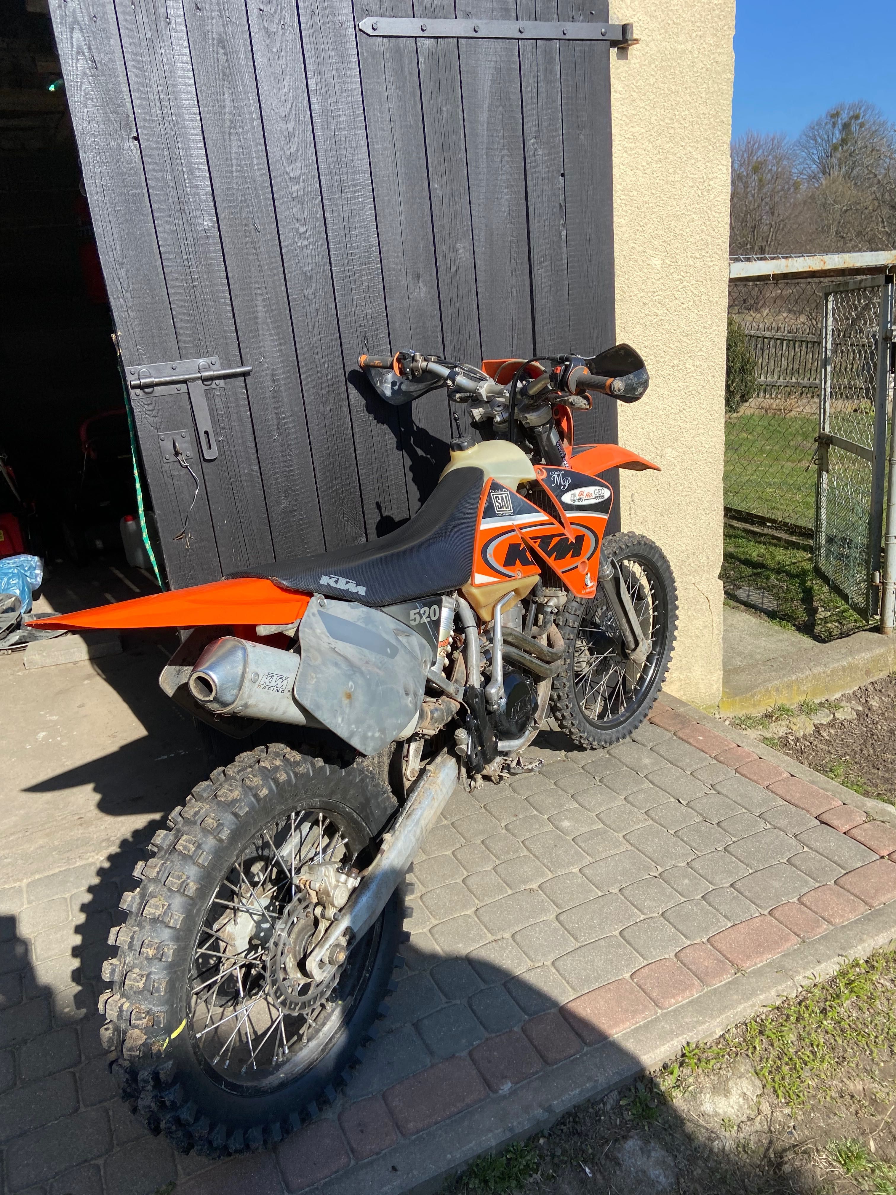 KTM EXC 520 na starej lampie