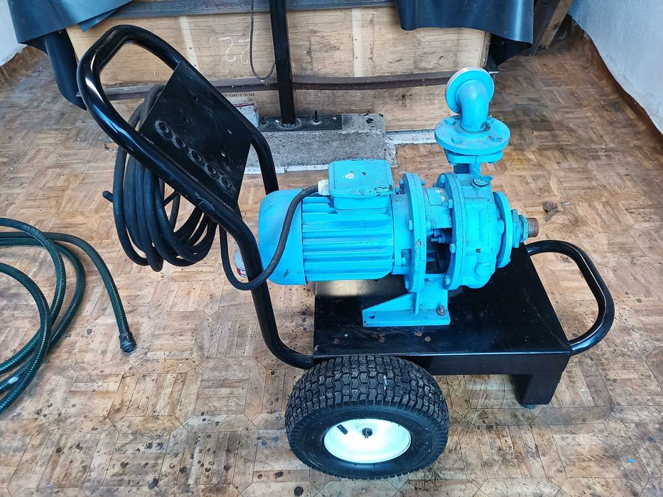 Pompa trójfazowa na wózku z wężem ssącym