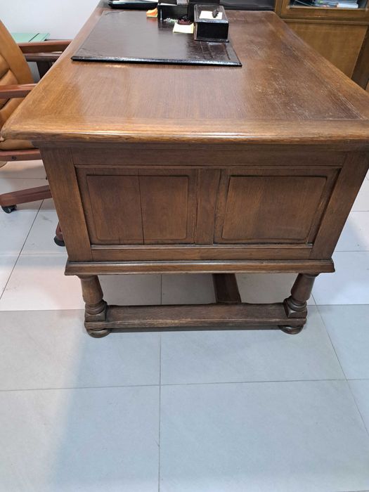 Stare dębowe biurko.